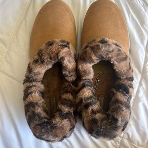 Slip-ons cozy slippers size 9 women’s leopard print brand new slippers with tags